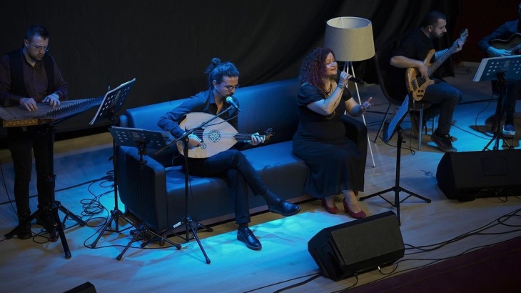  “Kehribar ile Hüzün Anlatan Şarkılar” Temalı Müzik Dinletisi Bandırma'da Gerçekleşti.